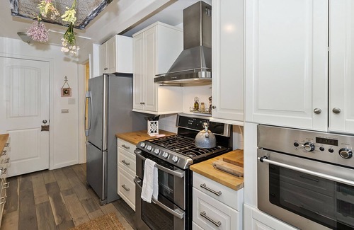 Crestline Cabaña | Welcome to Cupcake Cottage! Fireplace! Pet Friendly!