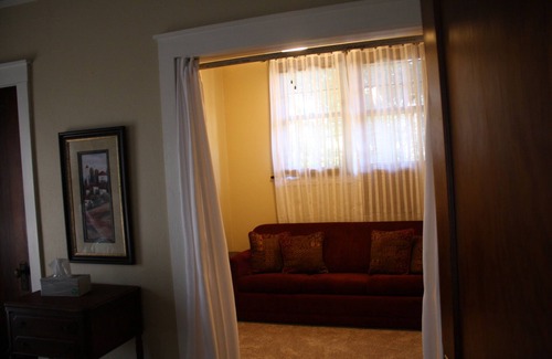 Dixon Casa | ¡Bienvenido a la casa de la abuela! ¡Me encantaría hospedar a tu familia y amigos! 2 noches min!