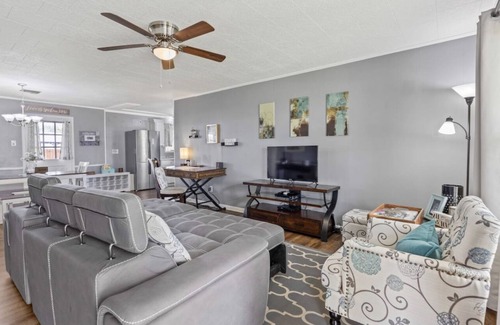 Rayne Casa | Bienvenido a Home Away From Home Rayne, LA La rana Captial of The World