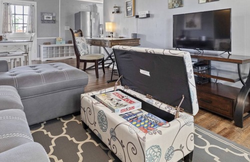 Rayne Casa | Bienvenido a Home Away From Home Rayne, LA La rana Captial of The World