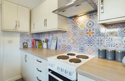 Pleasley Casa | Welcome to Lily's Cottage - a three bedroom house sleeping up to five guests