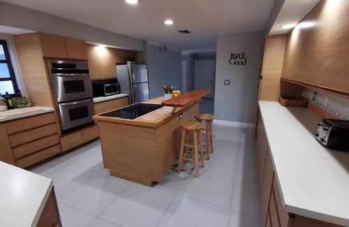 Iona Villa | Welcome to our Lake House