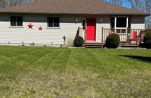 Sauble Beach Casa | Welcome to Red door cottage! Sauble Beach!