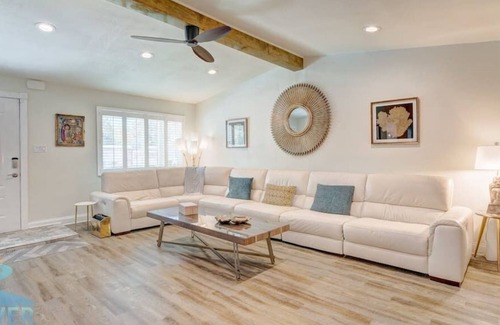 Old Seminole Heights Casa | Welcome to River Paradise: a vacationers dream that leaves nothing to be desired.