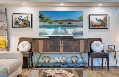 Old Seminole Heights Casa | Welcome to River Paradise: a vacationers dream that leaves nothing to be desired.