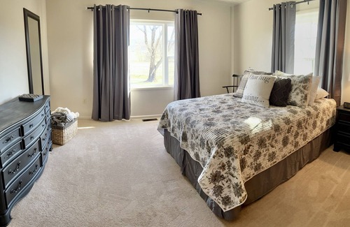 Bates Otro | Welcome to Stonehouse Farm where our guests are treated to quiet country living.