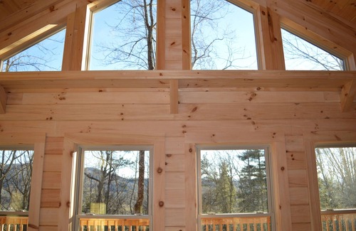 Fletcher Cabina | ¡Bienvenido a Winghaven y Asheville! Aislado pero conveniente para tiendas y comida