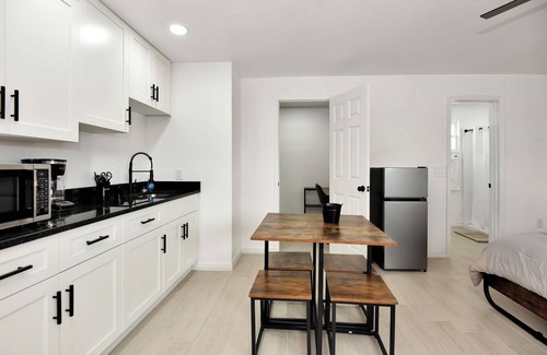 Daytona Beach Shores Hotel | Daytona FL Studio suite King bed kitchen walk in shower #11