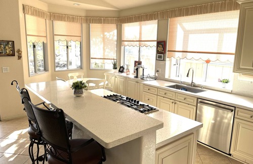 Rancho Penasquitos Casa | Welcoming 3bd/2ba one story, 20 min dtown/beach, Sunset view, quiet neighborhood