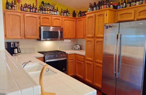 Elk Grove Casa | Well Appointed 2 Bedroom with Home Office in Elk Grove