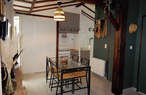 Saint-Christophe-sur-Conde Cabaña | Well-being and Nature: Le Cottage Exotique and its private Nordic bath with unlimited access