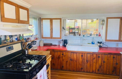 Wellfleet Cabaña | Wellfleet Harbor Waterfront-Duck Creek Cottage