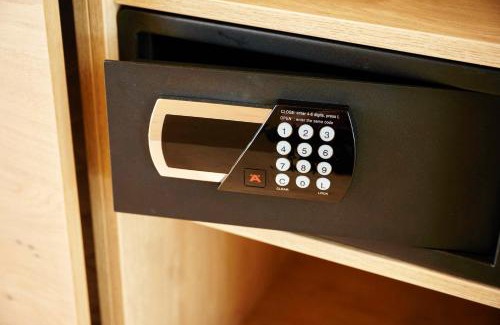 Maria Alm am Steinernen Meer Hotel | Wellness und Brunch Hotel MorgenZeit beheizter Naturpool mit Sandstrand Genuss Frühstück bis 13 Uhr Hochkönig Sommercard