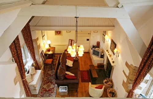 Mathern Otro | Welsh Gatehouse: Historical Castle with EV Charger