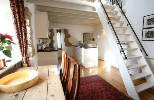 Mathern Otro | Welsh Gatehouse: Historical Castle with EV Charger