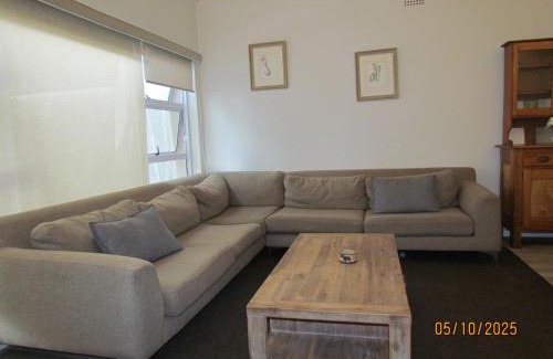 Plumstead Casa | Wembley Home -Heated pool, indoor braai, jacuzzi come relax