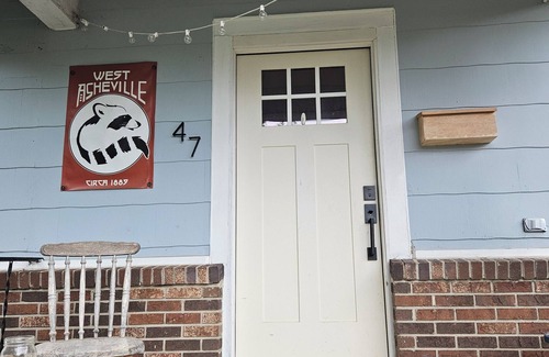 Asheville Cabaña | West Asheville Bungalow with fire pit & pet friendly!