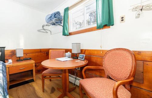 Bethel Hotel | West Bethel Motel