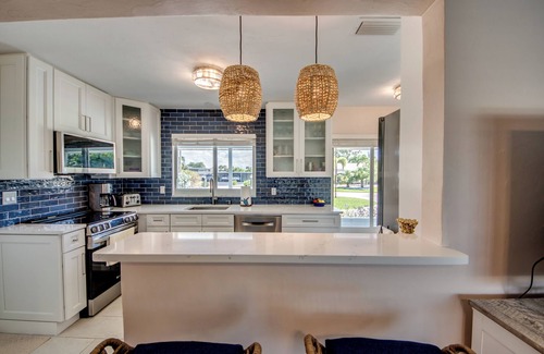 Yacht Club Casa | Piscina West Facing actualizada y Lanai-Walk o bicicleta a playas, bares y restaurantes