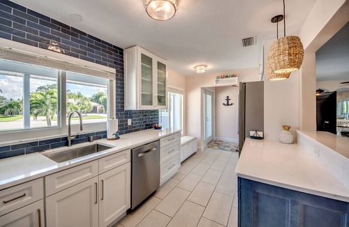 Yacht Club Casa | Piscina West Facing actualizada y Lanai-Walk o bicicleta a playas, bares y restaurantes