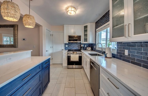 Yacht Club Casa | Piscina West Facing actualizada y Lanai-Walk o bicicleta a playas, bares y restaurantes