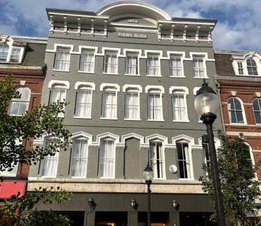 Bangor Apartamento | West Market Square View, Historic Hotel DTWN, King Bed, Room # 401