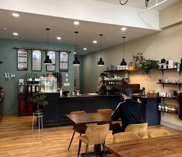 Bangor Apartamento | West Market Square View, Historic Hotel DTWN, King Bed, Room # 401