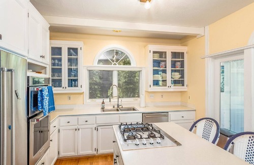 Lake Almanor West Casa | West Shore Lakefront Luxury Estate! Kayaks, Dock/Buoys, Exceptional Views!!!