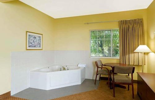 Osage Hotel | Western Inn & Suites