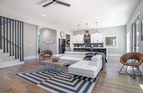 Westview Villa | Westview Hotel! Spacious, Modernistic, Group Friendly Home in Atlanta