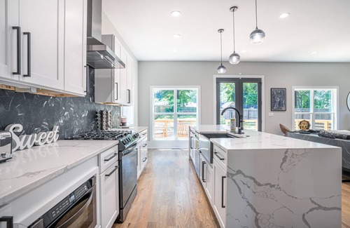 Westview Villa | Westview Hotel! Spacious, Modernistic, Group Friendly Home in Atlanta