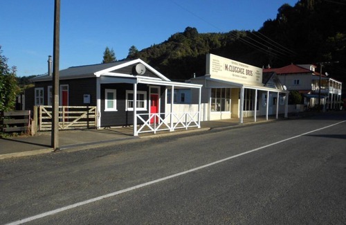 Whangamomona Cabaña | Carnicería Whanga Whangamomona