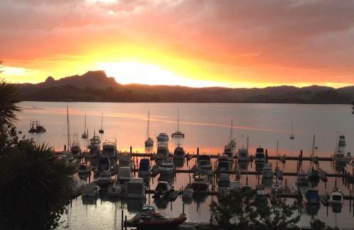 Whangaroa Hotel | Whangaroa Lodge Motel
