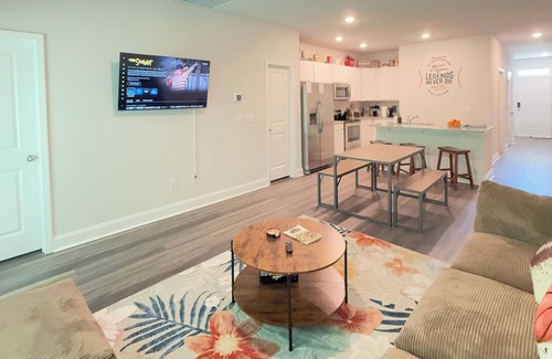 Little River Casa | Where Nostalgia Meets North Myrtle Beach Fun, 4-bedroom house with AC, WiFi