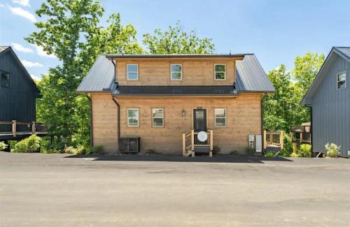 Sevierville Casa | Whispering Pine - Arcade - Lake Perks