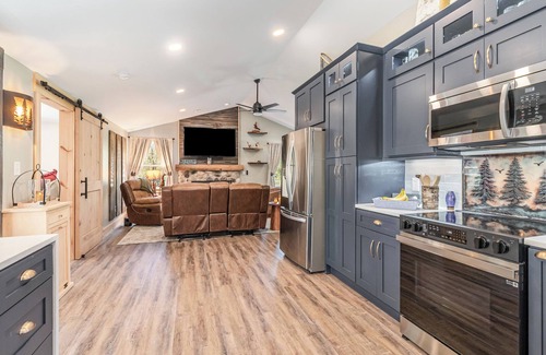 Biglerville Casa | Whispering Pines Cabin Cozy Forest Cabin Retreat