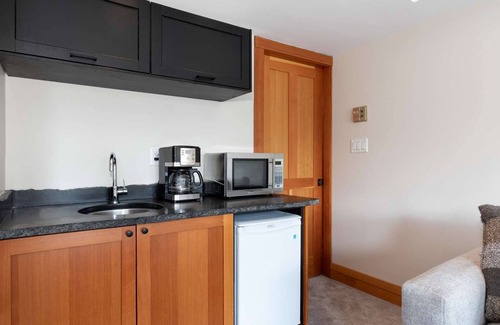 Blackcomb Hotel | Whistler Premier - Le Chamois - Firma 1 dormitorio # 210