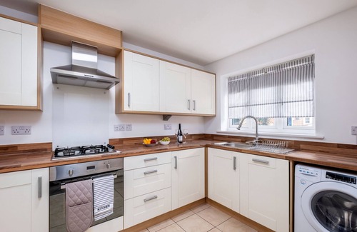 Newborough Casa | Whitby Townhouse by Your Lettings Peterborough