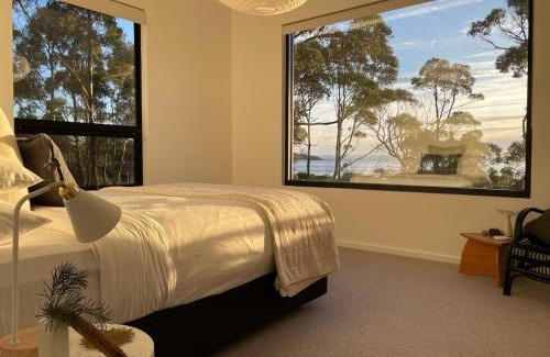 White Beach Casa | White Beach Retreat - Luxury With Water Views