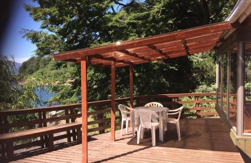 Caburgua Casa | White Cottage - Cabaña - Acceso directo a playa y cancha de tenis - Direct beach access and tenis court - Huincalafquen