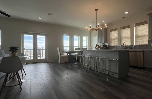 Grand Isle Casa | White Dolphin - Beachfront - Island Realty