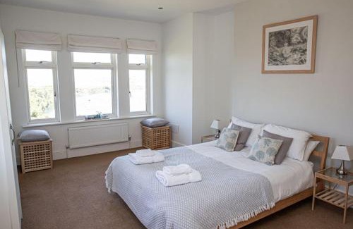 Bantham Casa | White Horses a large family home in Bantham South Devon with fantastic sea views