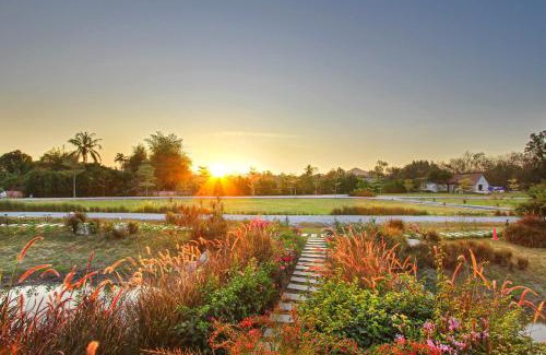 Khanong Phra Casa | White Knot Khao Yai