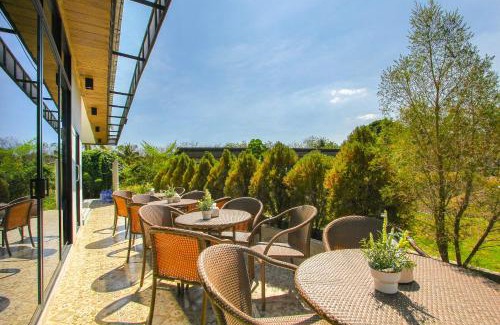 Khanong Phra Casa | White Knot Khao Yai