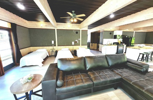 Flippin Cabina | White River Lodge # 2