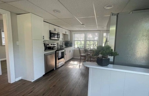 Keystone Heights Cabaña | White Sands Lake 2-bedroom Cottage, Sleeps 6, Kayaks/Fishing