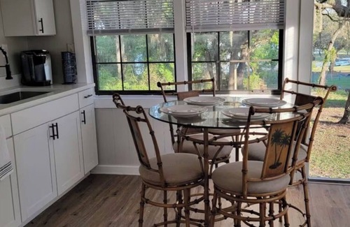 Keystone Heights Cabaña | White Sands Lake 2-bedroom Cottage, Sleeps 6, Kayaks/Fishing