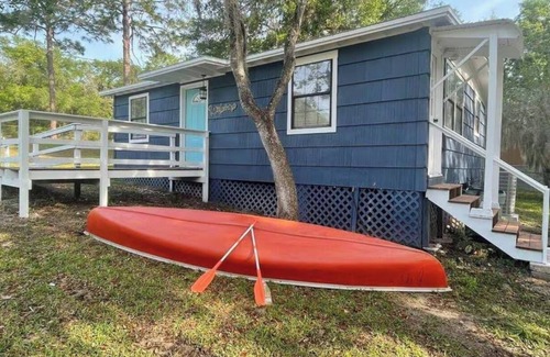 Keystone Heights Cabaña | White Sands Lake 2-bedroom Cottage, Sleeps 6, Kayaks/Fishing