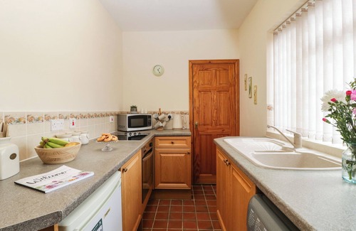 Blaisdon Cabaña | WHITLOW LODGE ANNEX, romantic, with a garden in Huntley