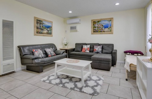Whittier Casa | Whittier Duplex Unit Near Beaches & Hiking!